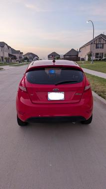 Red 2013 Ford Fiesta SE