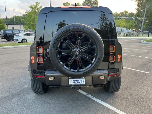 2025 Land Rover Defender 110 P635 OCTA