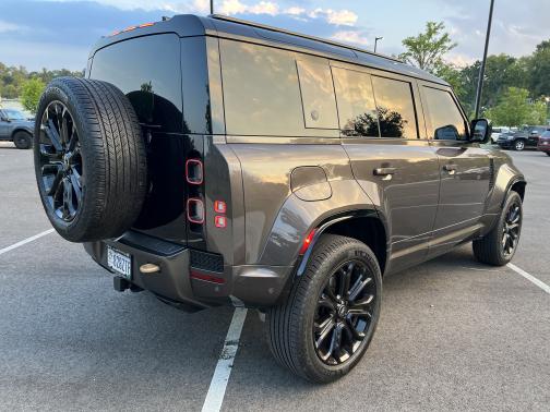 2025 Land Rover Defender 110 P635 OCTA
