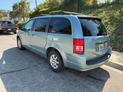 2010 Chrysler Town & Country Touring