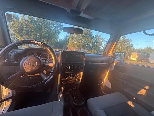 White 2010 Jeep Wrangler Unlimited Sport