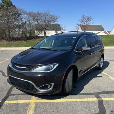 Black 2019 Chrysler Pacifica Limited