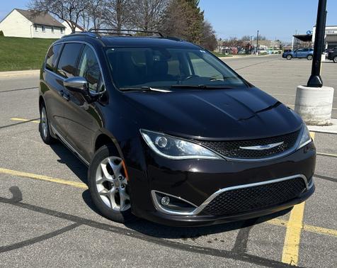 Black 2019 Chrysler Pacifica Limited