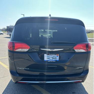 Black 2019 Chrysler Pacifica Limited