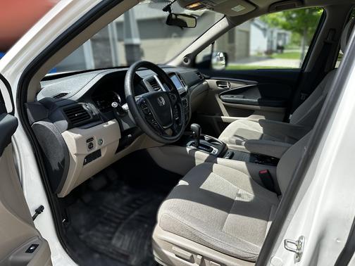 White 2016 Honda Pilot EX