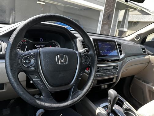 White 2016 Honda Pilot EX