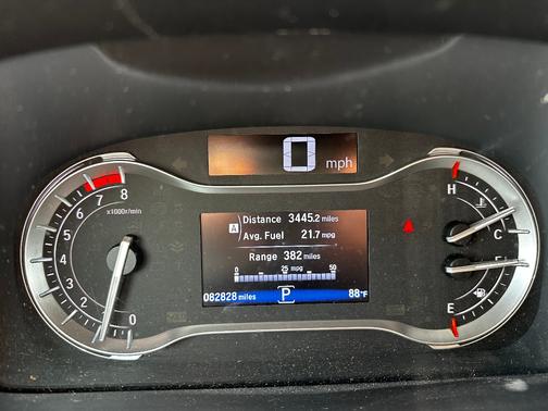 White 2016 Honda Pilot EX