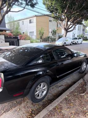 Black 2007 Ford Mustang Deluxe