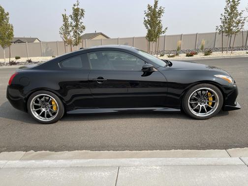Black 2010 INFINITI G37 Sport