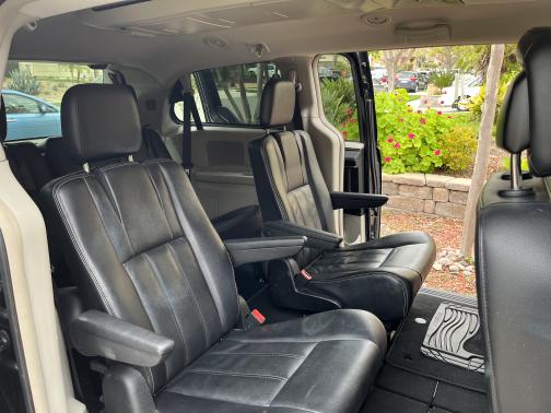 2013 Chrysler Town & Country Touring