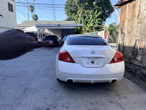 White 2010 Nissan Altima 2.5 S