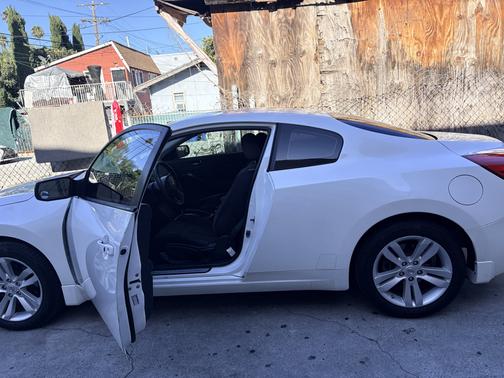 White 2010 Nissan Altima 2.5 S