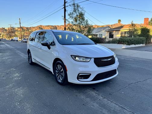 2023 Chrysler Pacifica Hybrid Limited