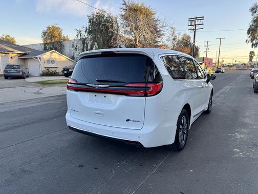2023 Chrysler Pacifica Hybrid Limited
