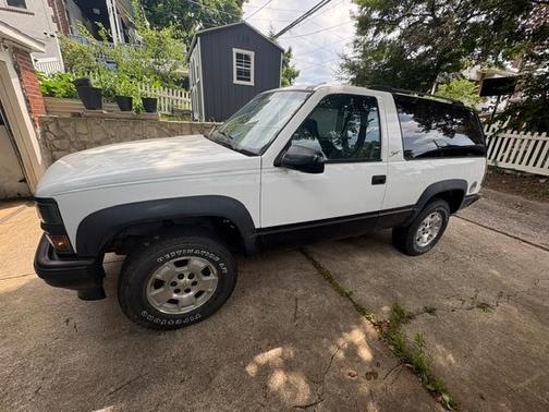 White 1996 Chevrolet Tahoe Base
