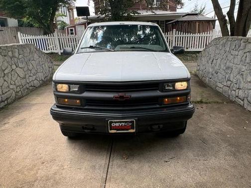 White 1996 Chevrolet Tahoe Base