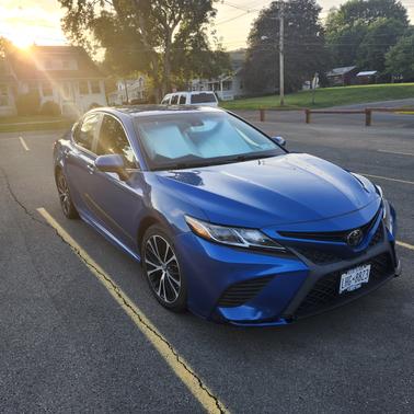Blue 2019 Toyota Camry SE