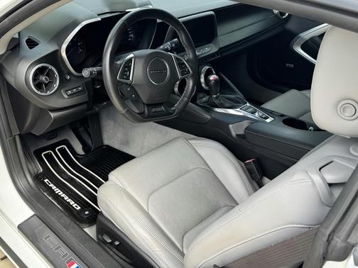 White 2017 Chevrolet Camaro 2SS