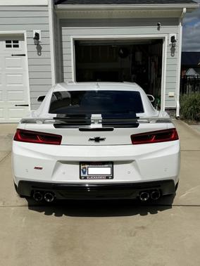 White 2017 Chevrolet Camaro 2SS