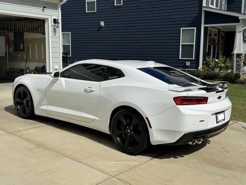 White 2017 Chevrolet Camaro 2SS