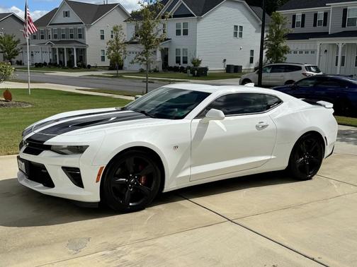 White 2017 Chevrolet Camaro 2SS