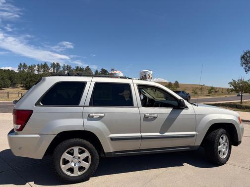 Beige 2008 Jeep Grand Cherokee Laredo
