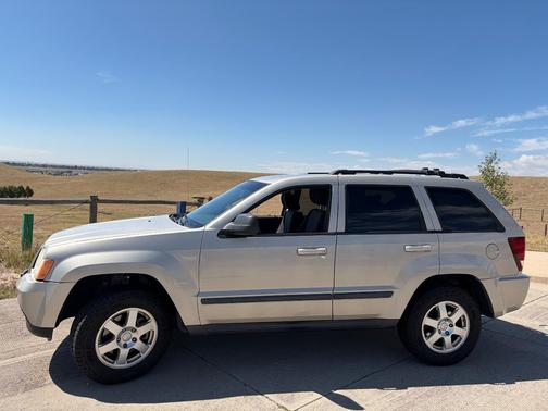 Beige 2008 Jeep Grand Cherokee Laredo
