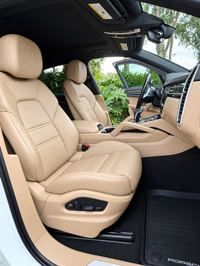 White 2023 Porsche Cayenne Cayenne Platinum Edition