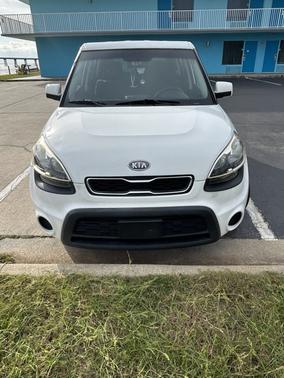White 2012 Kia Soul Base