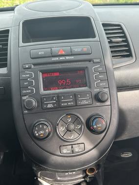 White 2012 Kia Soul Base