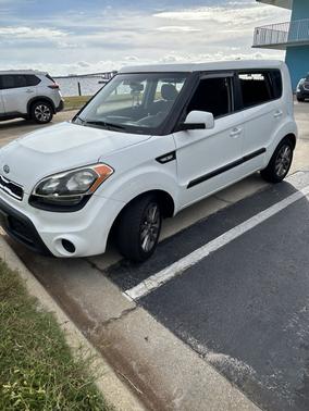 White 2012 Kia Soul Base