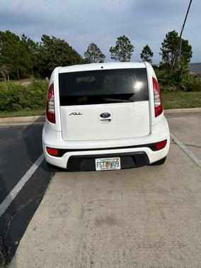 White 2012 Kia Soul Base