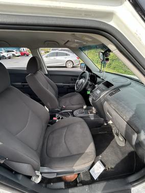 White 2012 Kia Soul Base