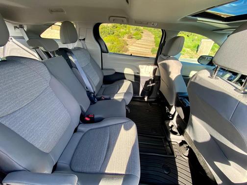 2021 Toyota Sienna LE 8 Passenger
