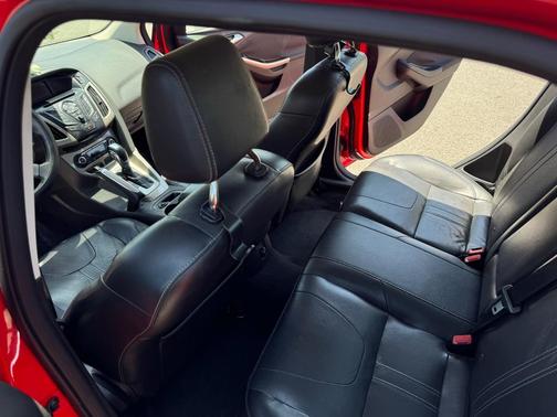 Red 2012 Ford Focus SEL