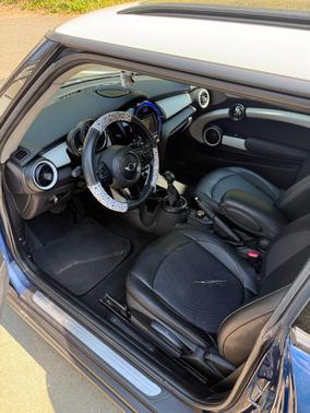 Blue 2015 MINI Hardtop Cooper