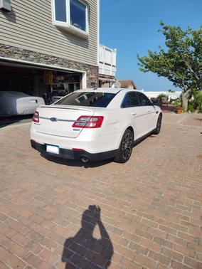 White 2015 Ford Taurus SHO