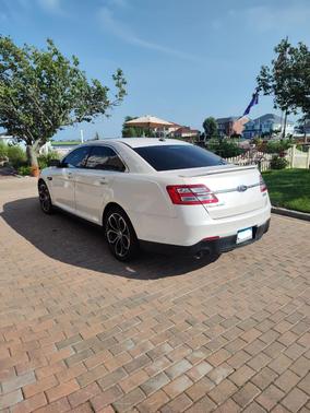 White 2015 Ford Taurus SHO