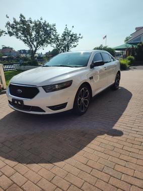 White 2015 Ford Taurus SHO