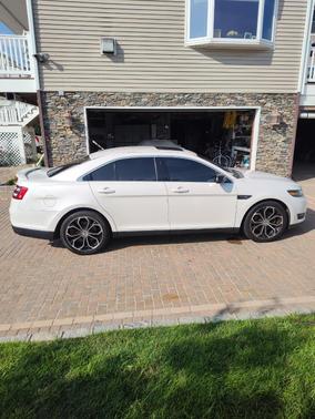White 2015 Ford Taurus SHO