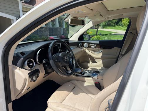 White 2019 Mercedes-Benz GLC 300 4MATIC