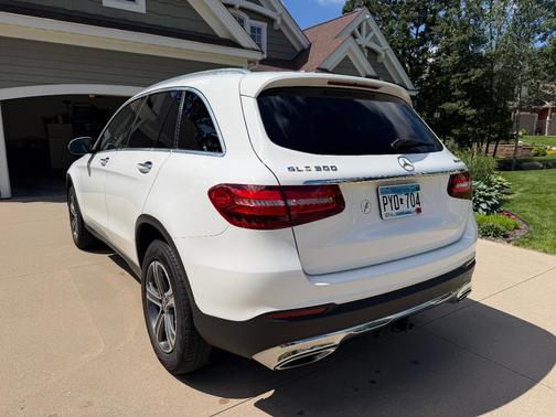White 2019 Mercedes-Benz GLC 300 4MATIC