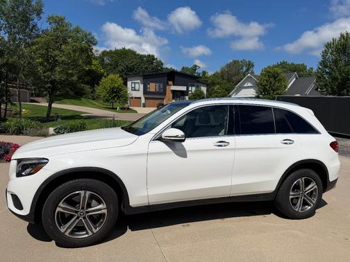 White 2019 Mercedes-Benz GLC 300 4MATIC