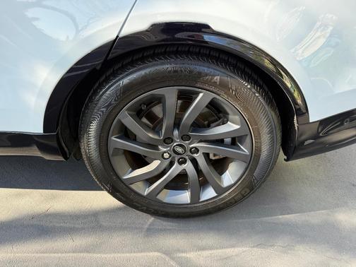 White 2022 Land Rover Discovery P360 S R-Dynamic