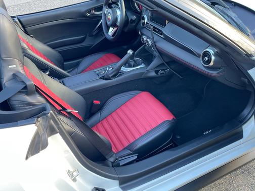 White 2018 FIAT 124 Spider Abarth