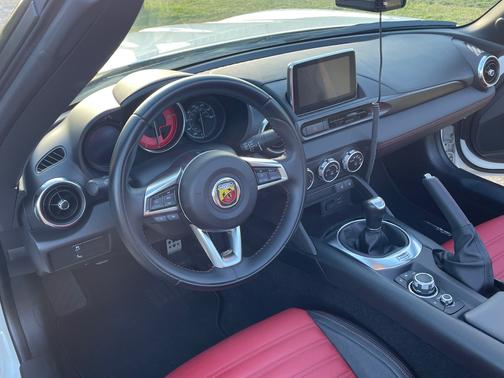 White 2018 FIAT 124 Spider Abarth
