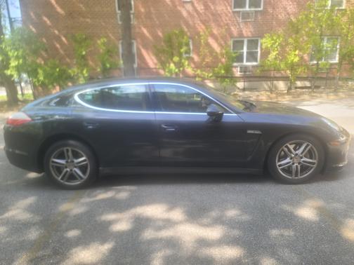 2011 Porsche Panamera 4S