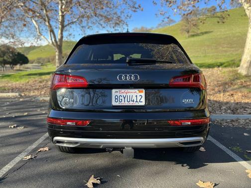 Photo 4 of 16 of 2018 Audi Q5 2.0T Premium