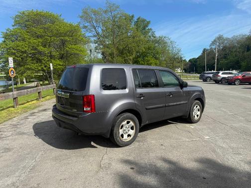 Gray 2015 Honda Pilot LX