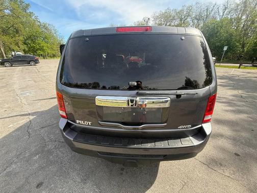 Gray 2015 Honda Pilot LX